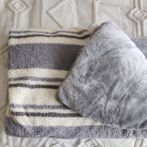 UGG New Lindy Blanket - Queen Size